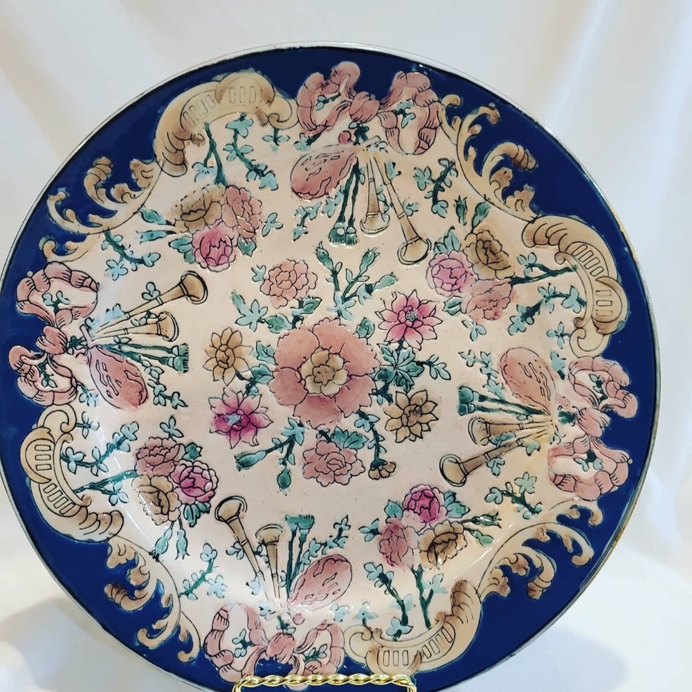 Trumpet Tapestry, Toyo decorative plate